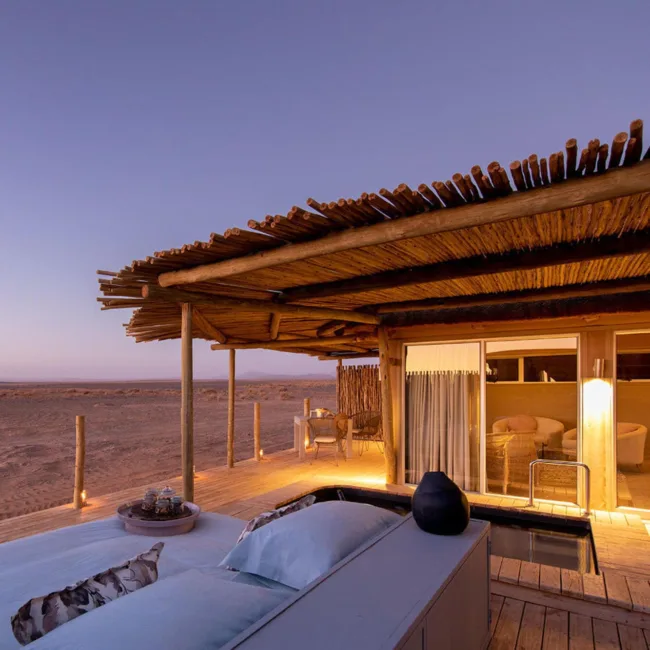 namibie,desert du namib,swakopmund,windhoek,walvis bay,sandwich harbour,twyfelfontein,damaraland,safari en namibie,parc national d'etosha,sossusvlei,circuit namibie,hotels de luxe en namibie,dunes de namibie,voyage aventure en namibie,faune de namibie